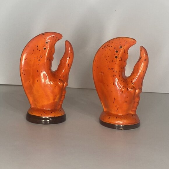 Vintage Japan Ceramic Lobster Claw Pair Salt & Pepper Shakers - Picture 1 of 9